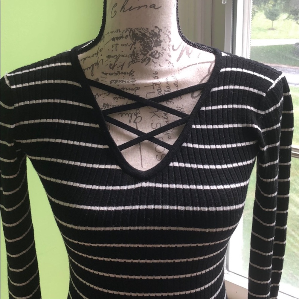 PERFECT HOLIDAY DRESS 💖 Black and white striped sweater dress - Picture 2 of 5